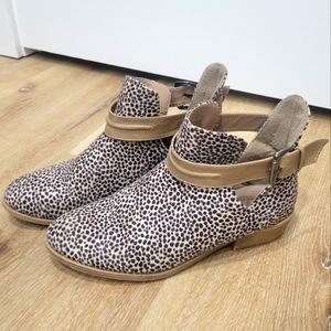 JOURNEE COLLECTION Leopard Print Booties